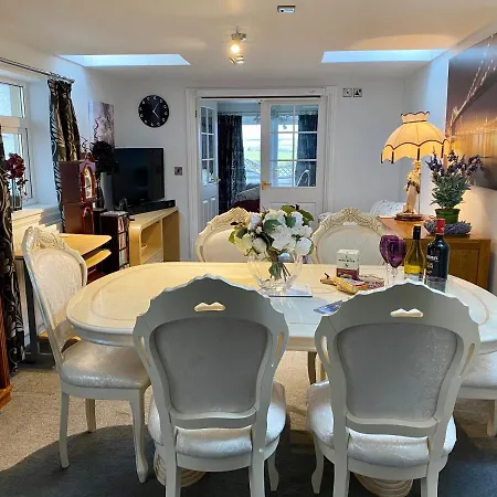 Pinetree Annex Apartment